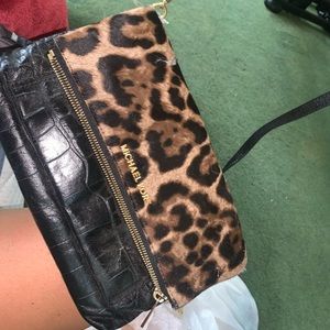 Michael Kors Leather Crossbody bag